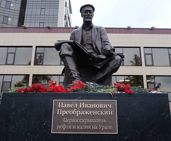 Памятник Преображенскому Павлу Ивановичу на ул. Ленина 62 (Лукойл)