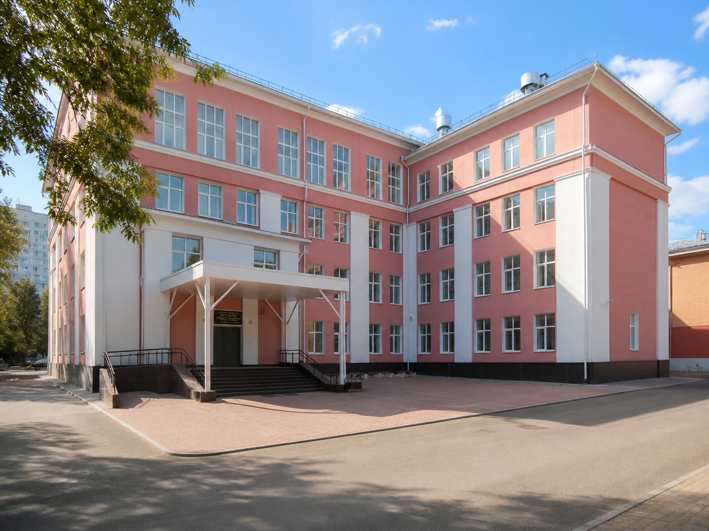 Реконструкция Школы №60, ул. Лодыгина, 14