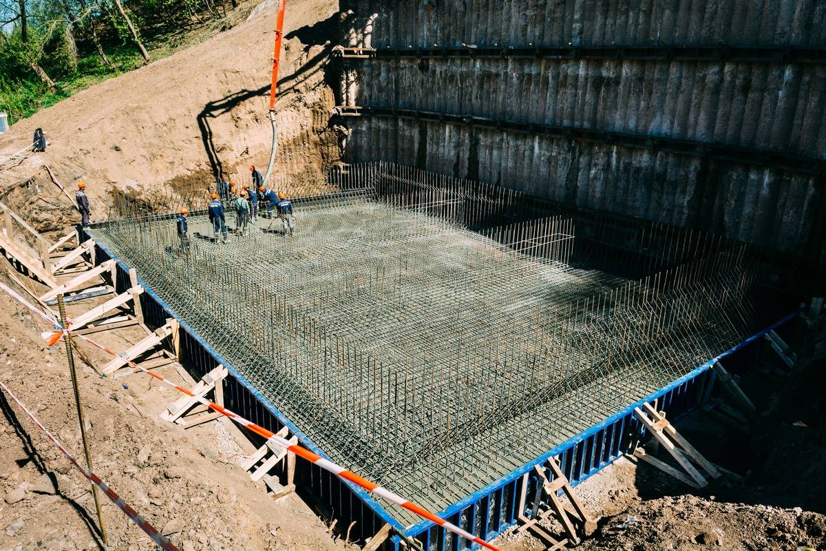 Бетонирование фундаментной плиты под резервуары для очистных сооружений