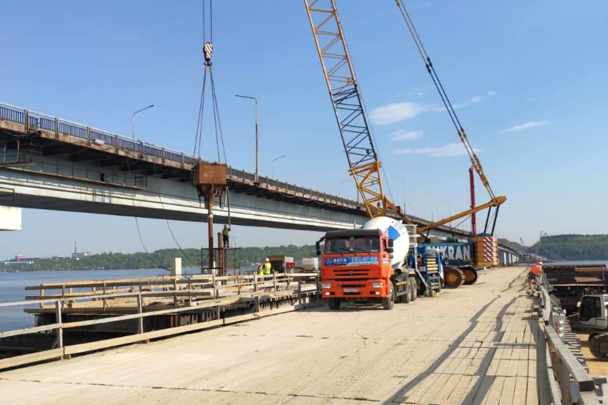 Заливка бетона на строительстве Чусовского моста в Перми